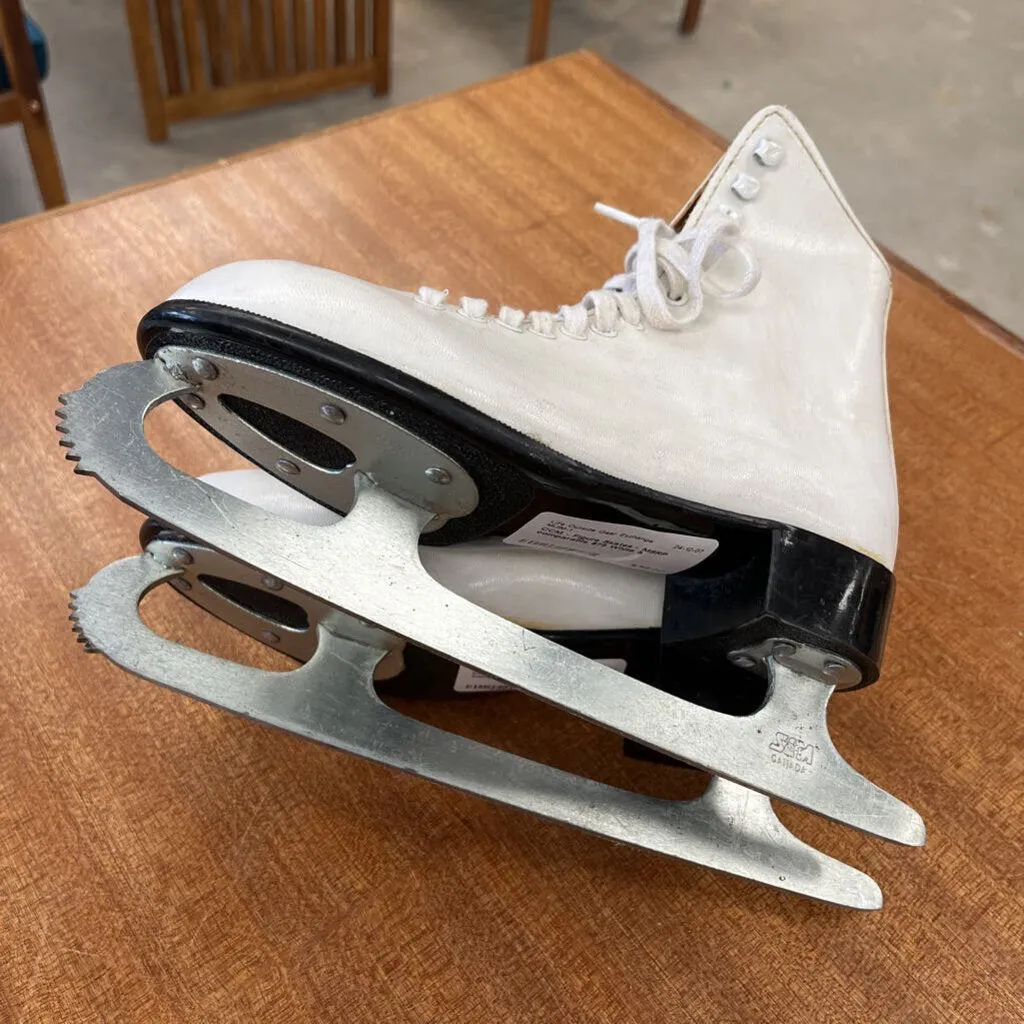 CCM - Figure Skates - MSRP comparable $75: White-children-5