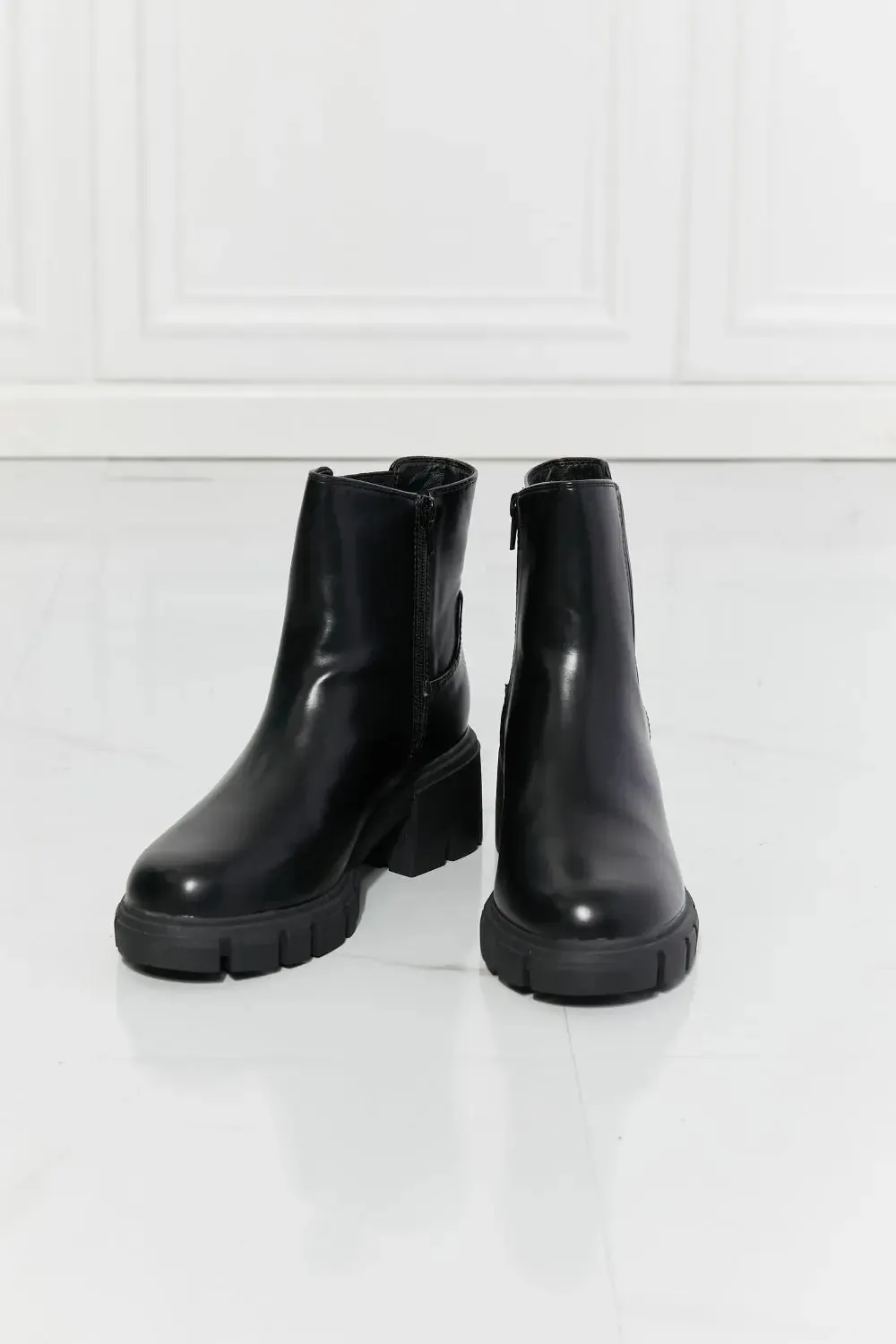 MMShoes What It Takes Lug Sole Chelsea Boots in Black