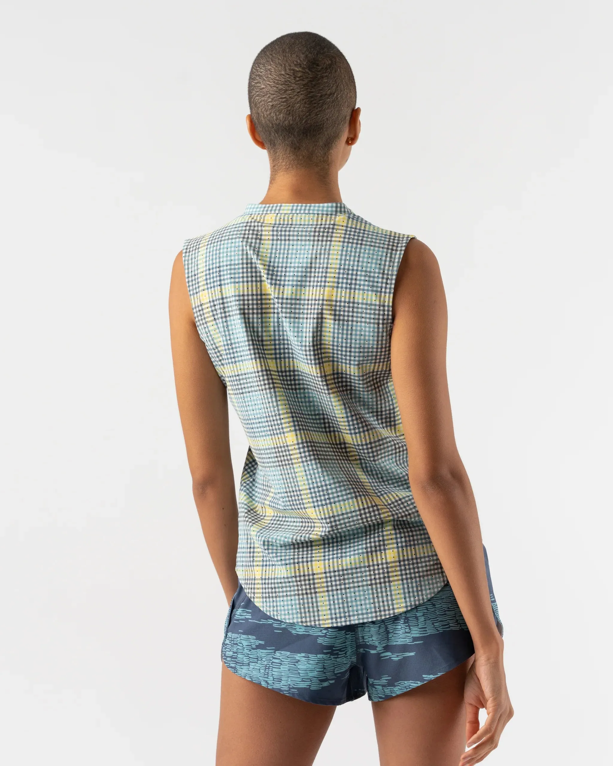 rabbit | High Country Sleeveless Performance Button Down | Women's | Orion Blue