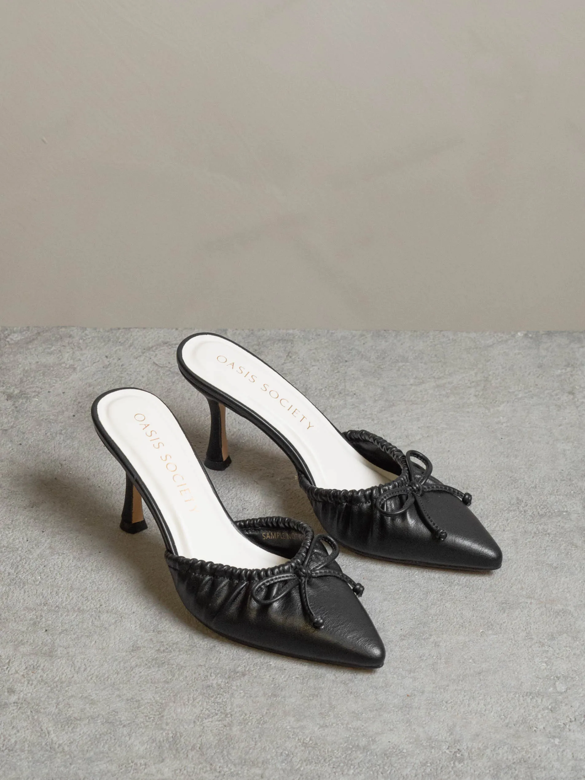 The Maven | Black Pointed Kitten Heel with Bow