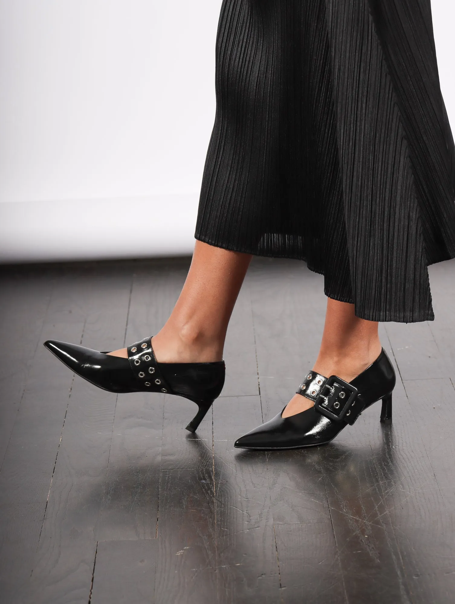 Vale Pumps in Glaze Black by Halmanera